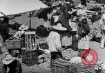Immagine di Fornitori su strada Città del Messico MESSICO, 1938, secondo 32 filmato di repertorio 65675040421