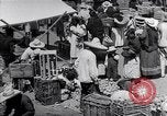 Immagine di Fornitori su strada Città del Messico MESSICO, 1938, secondo 36 filmato di repertorio 65675040421
