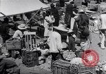 Immagine di Fornitori su strada Città del Messico MESSICO, 1938, secondo 37 filmato di repertorio 65675040421