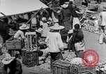 Immagine di Fornitori su strada Città del Messico MESSICO, 1938, secondo 39 filmato di repertorio 65675040421