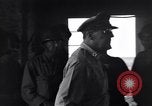Standbild General MacArthur Manila Philippinen, 1945, aus Sekunde 58 historischem Filmmaterial Videoclip 65675040429