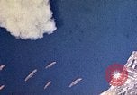 Standbild japanische Fischerboot Pacific Theater, 1945, aus Sekunde 17 historischem Filmmaterial Videoclip 65675040472