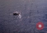 Standbild japanische Fischerboot Pacific Theater, 1945, aus Sekunde 23 historischem Filmmaterial Videoclip 65675040472