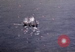 Standbild japanische Fischerboot Pacific Theater, 1945, aus Sekunde 25 historischem Filmmaterial Videoclip 65675040472