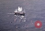 Standbild japanische Fischerboot Pacific Theater, 1945, aus Sekunde 26 historischem Filmmaterial Videoclip 65675040472