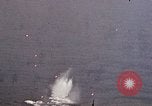Standbild japanische Fischerboot Pacific Theater, 1945, aus Sekunde 28 historischem Filmmaterial Videoclip 65675040472