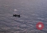 Standbild japanische Fischerboot Pacific Theater, 1945, aus Sekunde 34 historischem Filmmaterial Videoclip 65675040472