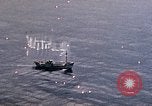 Standbild japanische Fischerboot Pacific Theater, 1945, aus Sekunde 37 historischem Filmmaterial Videoclip 65675040472
