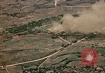 Standbild japanische Wohngebiet Pacific Theater, 1945, aus Sekunde 5 historischem Filmmaterial Videoclip 65675040479