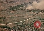 Standbild japanische Wohngebiet Pacific Theater, 1945, aus Sekunde 6 historischem Filmmaterial Videoclip 65675040479