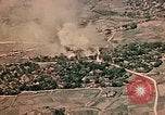 Standbild japanische Wohngebiet Pacific Theater, 1945, aus Sekunde 7 historischem Filmmaterial Videoclip 65675040479