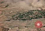 Standbild japanische Wohngebiet Pacific Theater, 1945, aus Sekunde 11 historischem Filmmaterial Videoclip 65675040479