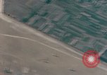 Standbild Us-Flugzeuge Gun camera Footage Okinawa Ryukyu Inseln, 1945, aus Sekunde 5 historischem Filmmaterial Videoclip 65675040484