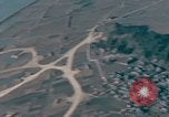 Standbild Us-Flugzeuge Gun camera Footage Okinawa Ryukyu Inseln, 1945, aus Sekunde 9 historischem Filmmaterial Videoclip 65675040484