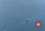 Standbild Us-Flugzeuge Gun camera Footage Okinawa Ryukyu Inseln, 1945, aus Sekunde 14 historischem Filmmaterial Videoclip 65675040484