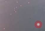 Standbild Us-Flugzeuge Gun camera Footage Okinawa Ryukyu Inseln, 1945, aus Sekunde 22 historischem Filmmaterial Videoclip 65675040484