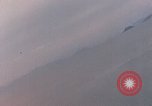 Standbild Us-Flugzeuge Gun camera Footage Okinawa Ryukyu Inseln, 1945, aus Sekunde 24 historischem Filmmaterial Videoclip 65675040484