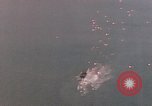 Standbild Us-Flugzeuge Gun camera Footage Okinawa Ryukyu Inseln, 1945, aus Sekunde 29 historischem Filmmaterial Videoclip 65675040484