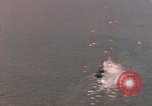Standbild Us-Flugzeuge Gun camera Footage Okinawa Ryukyu Inseln, 1945, aus Sekunde 31 historischem Filmmaterial Videoclip 65675040484