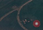 Standbild Us-Flugzeuge Gun camera Footage Okinawa Ryukyu Inseln, 1945, aus Sekunde 41 historischem Filmmaterial Videoclip 65675040484