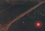 Standbild Us-Flugzeuge Gun camera Footage Okinawa Ryukyu Inseln, 1945, aus Sekunde 44 historischem Filmmaterial Videoclip 65675040484