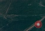 Standbild Us-Flugzeuge Gun camera Footage Okinawa Ryukyu Inseln, 1945, aus Sekunde 45 historischem Filmmaterial Videoclip 65675040484