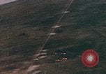 Standbild Us-Flugzeuge Gun camera Footage Okinawa Ryukyu Inseln, 1945, aus Sekunde 48 historischem Filmmaterial Videoclip 65675040484