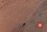 Standbild Us-Flugzeuge Gun camera Footage Okinawa Ryukyu Inseln, 1945, aus Sekunde 59 historischem Filmmaterial Videoclip 65675040484