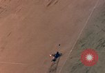 Standbild Us-Flugzeuge Gun camera Footage Okinawa Ryukyu Inseln, 1945, aus Sekunde 60 historischem Filmmaterial Videoclip 65675040484