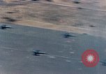 Standbild japanische Flugzeuge Okinawa Ryukyu Inseln, 1945, aus Sekunde 17 historischem Filmmaterial Videoclip 65675040485
