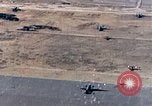 Standbild japanische Flugzeuge Okinawa Ryukyu Inseln, 1945, aus Sekunde 18 historischem Filmmaterial Videoclip 65675040485