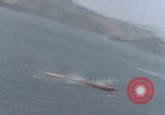 Standbild japanische Sampan Okinawa Ryukyu Inseln, 1945, aus Sekunde 11 historischem Filmmaterial Videoclip 65675040487