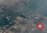 Standbild japanische Sampan Okinawa Ryukyu Inseln, 1945, aus Sekunde 20 historischem Filmmaterial Videoclip 65675040487