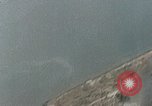 Standbild japanische Sampan Okinawa Ryukyu Inseln, 1945, aus Sekunde 29 historischem Filmmaterial Videoclip 65675040487