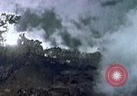 Standbild Bombardierung Okinawa Ryukyu Inseln, 1945, aus Sekunde 5 historischem Filmmaterial Videoclip 65675040491
