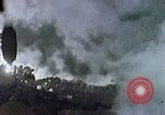Standbild Bombardierung Okinawa Ryukyu Inseln, 1945, aus Sekunde 8 historischem Filmmaterial Videoclip 65675040491