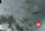 Standbild Bombardierung Okinawa Ryukyu Inseln, 1945, aus Sekunde 10 historischem Filmmaterial Videoclip 65675040491