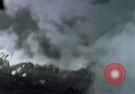 Standbild Bombardierung Okinawa Ryukyu Inseln, 1945, aus Sekunde 11 historischem Filmmaterial Videoclip 65675040491