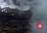 Standbild Bombardierung Okinawa Ryukyu Inseln, 1945, aus Sekunde 12 historischem Filmmaterial Videoclip 65675040491