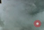 Standbild Bombardierung Okinawa Ryukyu Inseln, 1945, aus Sekunde 17 historischem Filmmaterial Videoclip 65675040491