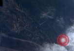 Standbild strafing Okinawa Ryukyu Inseln, 1945, aus Sekunde 3 historischem Filmmaterial Videoclip 65675040493
