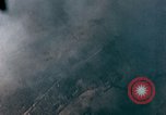 Standbild strafing Okinawa Ryukyu Inseln, 1945, aus Sekunde 21 historischem Filmmaterial Videoclip 65675040495