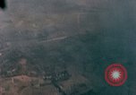 Standbild strafing Okinawa Ryukyu Inseln, 1945, aus Sekunde 25 historischem Filmmaterial Videoclip 65675040495