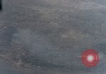 Standbild US-Flugzeuge strafing Ziele auf Okinawa Okinawa Ryukyu Inseln, 1945, aus Sekunde 3 historischem Filmmaterial Videoclip 65675040496