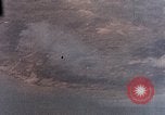 Standbild US-Flugzeuge strafing Ziele auf Okinawa Okinawa Ryukyu Inseln, 1945, aus Sekunde 5 historischem Filmmaterial Videoclip 65675040496