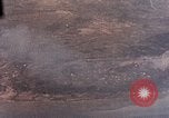 Standbild US-Flugzeuge strafing Ziele auf Okinawa Okinawa Ryukyu Inseln, 1945, aus Sekunde 10 historischem Filmmaterial Videoclip 65675040496