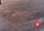 Standbild US-Flugzeuge strafing Ziele auf Okinawa Okinawa Ryukyu Inseln, 1945, aus Sekunde 14 historischem Filmmaterial Videoclip 65675040496