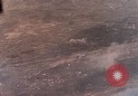 Standbild US-Flugzeuge strafing Ziele auf Okinawa Okinawa Ryukyu Inseln, 1945, aus Sekunde 18 historischem Filmmaterial Videoclip 65675040496