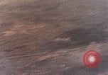 Standbild US-Flugzeuge strafing Ziele auf Okinawa Okinawa Ryukyu Inseln, 1945, aus Sekunde 19 historischem Filmmaterial Videoclip 65675040496
