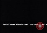 Immagine di Riprese aeree del South Bronx e treno elevata South Bronx New York City USA, 1965, secondo 8 filmato di repertorio 65675040519